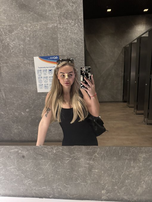 Watch ✖️EMILIE-RAE✖️'s leaked NSFW photo on TwXstars