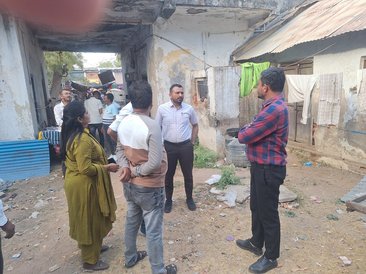 Prant Officer & SDM Modasa (@prant_modasa) on Twitter photo મોડાસા નગરપાલિકાના પદાધિકારીઓ, ચીફ ઓફિસરશ્રી, માર્ગ અને મકાન(રાજ્ય)ના.કા.ઈ,મામલતદારશ્રી મોડાસા, ધાર્મિક પ્રતિનિધિઓ,પોલીસતંત્ર તમામને સાથે રાખી ધાર્મિક દબાણ, શાકભાજીની લારીઓની વૈકલ્પિક વ્યવસ્થા, દબાણ હટાવવા બાબતેની રૂપરેખા વિગેરેની ચર્ચા અને સ્થળમુલાકાત કરી.<a href="/CollectorArv/">Collector & District Magistrate, Arvalli</a> <a href="/CMOGuj/">CMO Gujarat</a> મોડાસા નગરપાલિકાના પદાધિકારીઓ, ચીફ ઓફિસરશ્રી, માર્ગ અને મકાન(રાજ્ય)ના.કા.ઈ,મામલતદારશ્રી મોડાસા, ધાર્મિક પ્રતિનિધિઓ,પોલીસતંત્ર તમામને સાથે રાખી ધાર્મિક દબાણ, શાકભાજીની લારીઓની વૈકલ્પિક વ્યવસ્થા, દબાણ હટાવવા બાબતેની રૂપરેખા વિગેરેની ચર્ચા અને સ્થળમુલાકાત કરી.<a href="/CollectorArv/">Collector & District Magistrate, Arvalli</a> <a href="/CMOGuj/">CMO Gujarat</a>