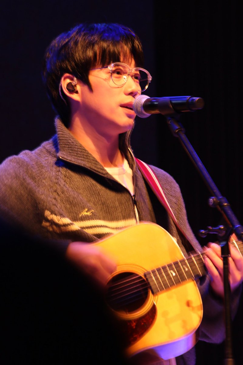 너닿 발매 기념...근황
절대절대절대절대절대 탈,휴덕 아니고
그냥 매일 (학기중, 계절학기 내내) 야작하느라 체력 아작난 건축전공 대학생일뿐.
건정열씨 저희 학교도 왔었다구요 
1열에서 대포 들고 보다가 본인학교 학생 맞냐고.... 학생증까지 보여달라고함
하드털이는 곧