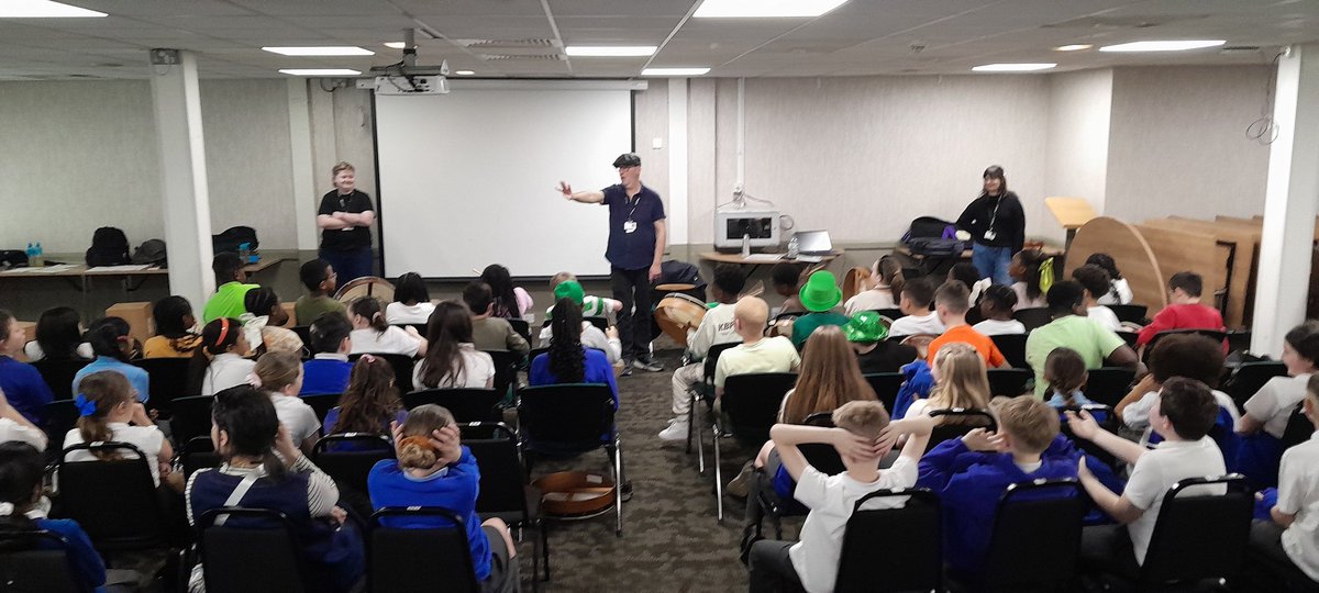 🍀🎶 And we are off! Irish Music Celebration 2025 edition - 3 days of singing, dancing and playing music with the phenomenal <a href="/RioghnachSings/">Ríoghnach Connolly</a> <a href="/angedurcan/">ange durcan</a> and #LazsloPalko #creativespacewhythenshawe #wythenshaweforum