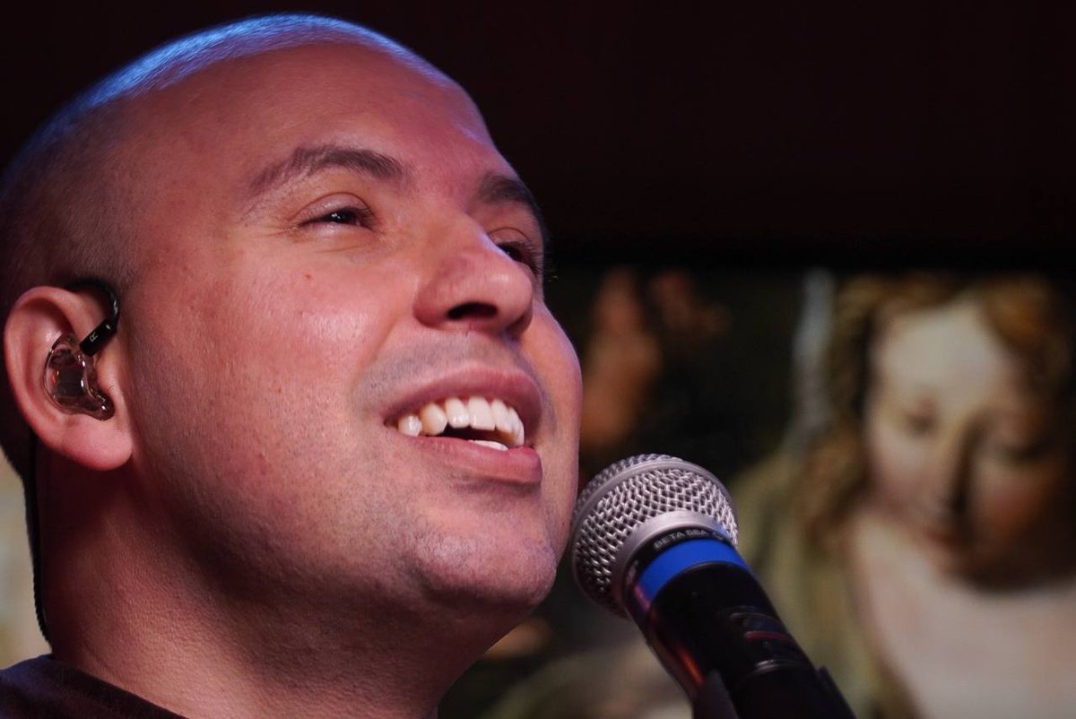 FreiGilsonCMES's tweet image. Começamos mais uma semana de Santo Rosário às 4h da manhã. Hoje foi lindo demais. Rezamos com mais de 1 MILHÃO e 300 mil pessoas ao vivo. Qual momento mais te marcou hoje???