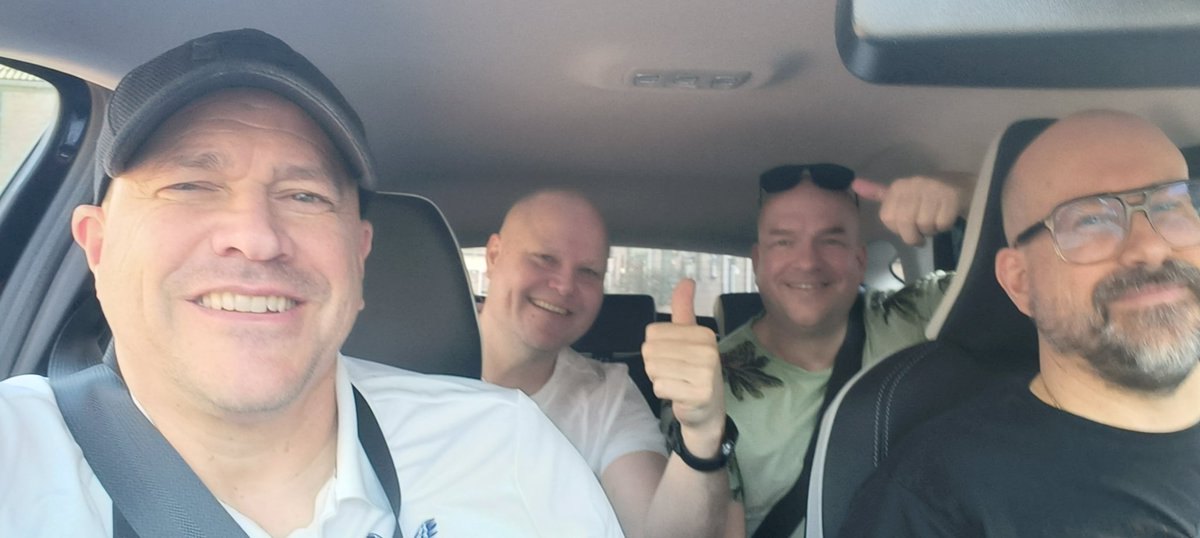 Onderweg #Intfey #feyenoordinter #feyenoord <a href="/jelleboonstrah1/">Jelle B</a> <a href="/RiddervandeHeem/">HIT Van Der Meer</a> 😎❤️🤍🖤