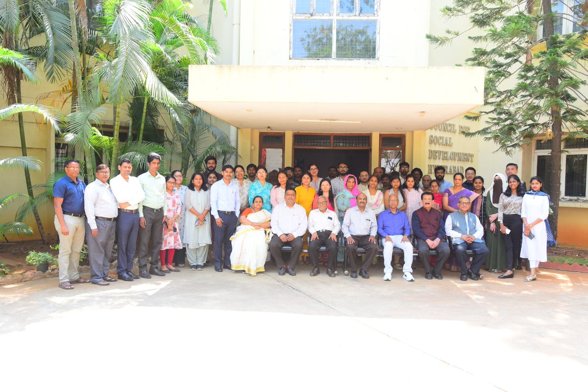 CsdHyderabad's tweet image. 7/7 The session concluded with a Vote of Thanks by Dr Raj K Kattula. A special thanks to our distinguished speakers and the dedicated CSD team for making this inaugural session a great success! 
 @icssr 
#QualitativeResearch #ResearchingEverydayLives #AcademicWorkshop