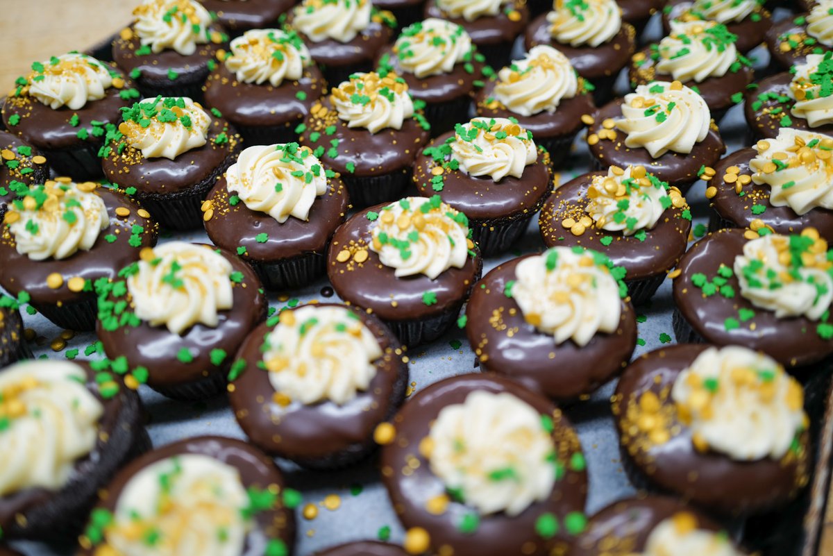 Who says Mondays can’t be sweet? 🧁🍀
Start the week with a Guinness cupcake and add a little luck to your day!