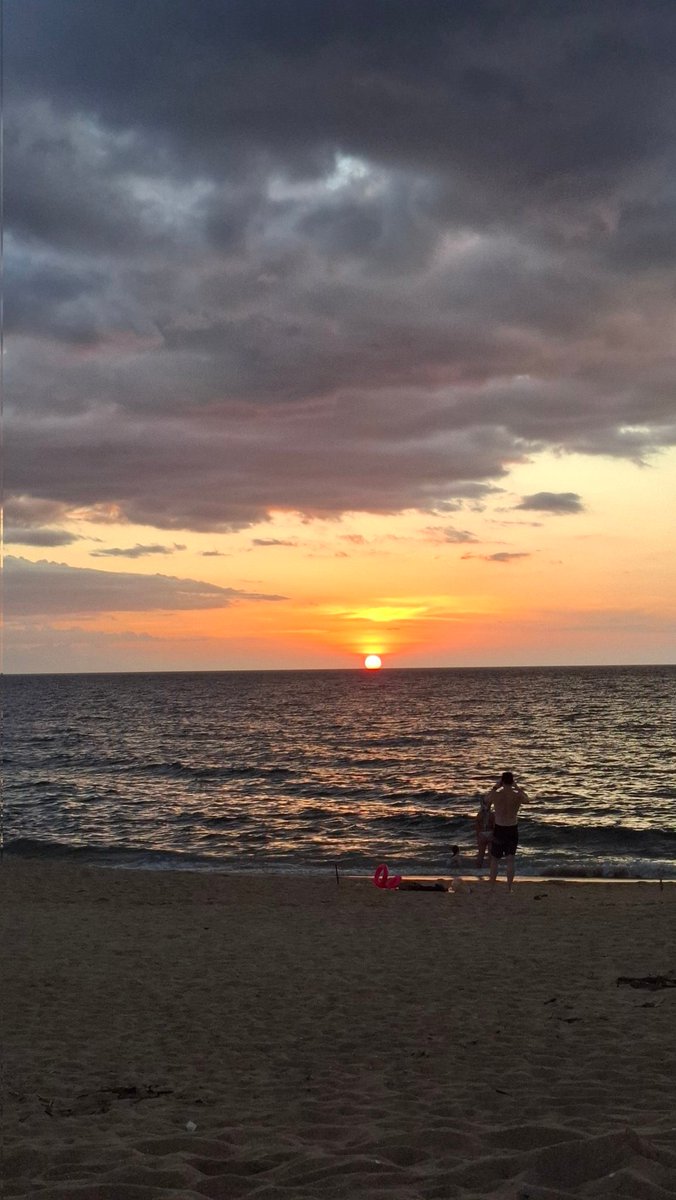 Flashing271's tweet image. กินลมชมวิว 
#หาดไม้ขาว #ภูเก็ต