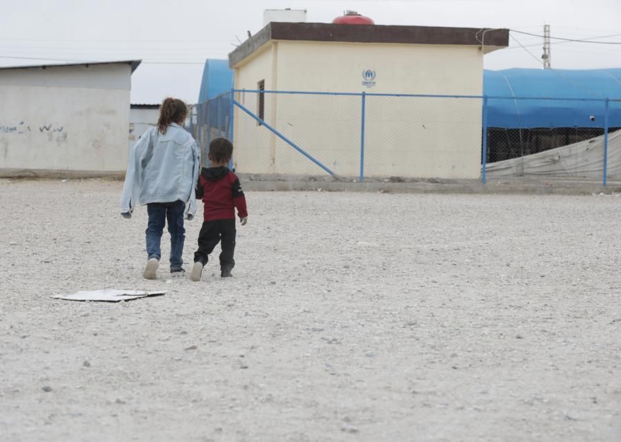 Children among over 1,000 people killed in weekend hostilities in Syria, the fighting has also displaced 45,000 people as @Save_Children calls for children to be protected  buff.ly/DpCz6R0 
📷: Save the Children