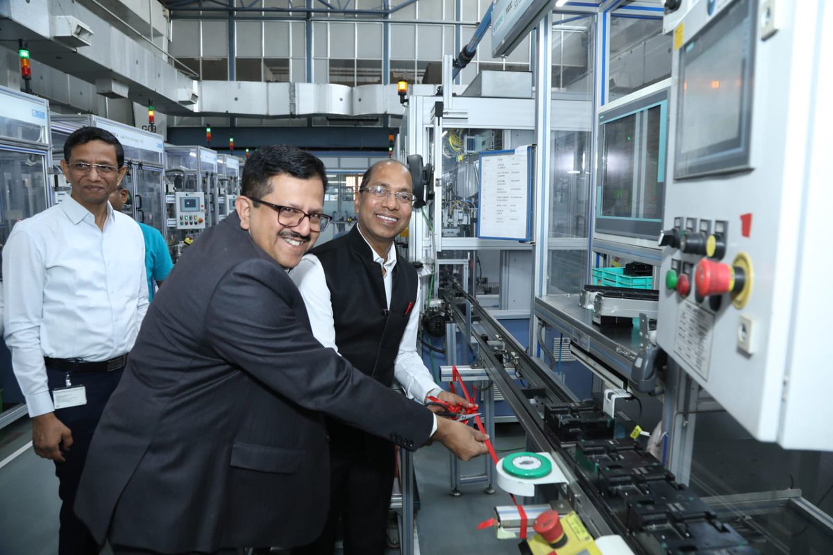 Ministry of Heavy Industries (@mhi_goi) on Twitter photo Shri <a href="/vijaymittal4/">vijay mittal</a>, Joint Secretary,MHI and team visited <a href="/SiemensIndia/">Siemens India</a>, Mumbai to see domestic manufacturing & testing ecosystem for Low Voltage Switchgear & Controlgear under EEQCO. He also inaugurated the new manufacturing line for Contactor Auxiliaries.#MHI #AtmanirbharBharat Shri <a href="/vijaymittal4/">vijay mittal</a>, Joint Secretary,MHI and team visited <a href="/SiemensIndia/">Siemens India</a>, Mumbai to see domestic manufacturing & testing ecosystem for Low Voltage Switchgear & Controlgear under EEQCO. He also inaugurated the new manufacturing line for Contactor Auxiliaries.#MHI #AtmanirbharBharat