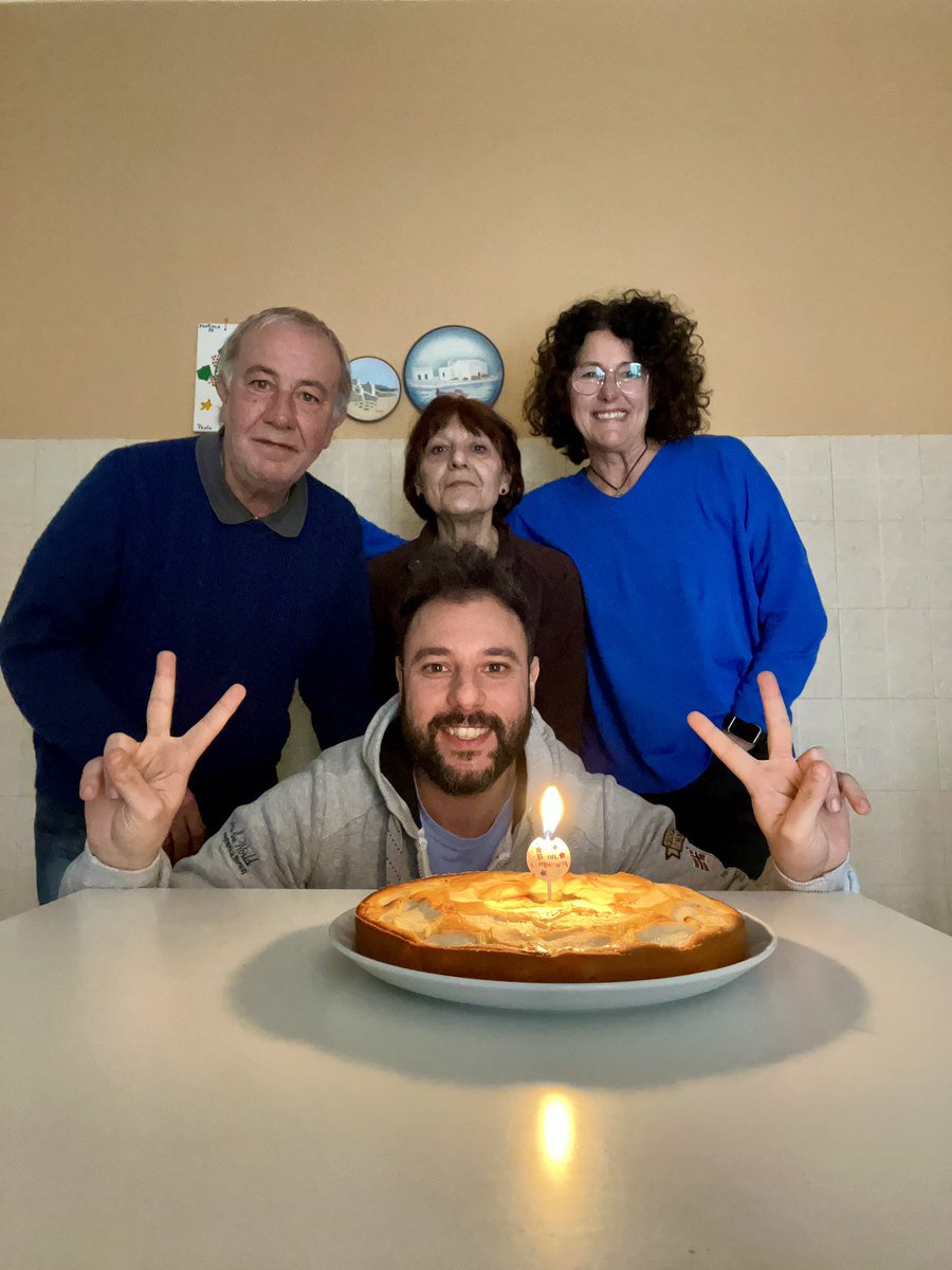 PaoloRX's tweet photo. 22 ore di festeggiamenti possono bastare? 
🎂🍾🥂🥳
Più che una festa di compleanno è stata un’intera giornata di festa passata con persone importanti.
Ma ho ricevuto tantissimi auguri che hanno arricchito la giornata con tanta positività e buon umore! 😌
Grazie davvero a tutti! https://t.co/QOp4SJgQms