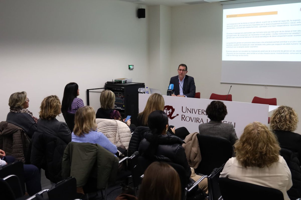 bluverdcom's tweet photo. 💜La presència de dones al capdavant d��empreses a les Terres de l’Ebre es consolida. Divendres, com a avantsala del 8M, es va presentar l’informe Dones empresàries a les Terres de l’Ebre, elaborat pel CELIR de la URV. Des Bluverd vam coordinar l'atenció a mitjans.
#Bluverd #Dones https://t.co/INprcSKxw7