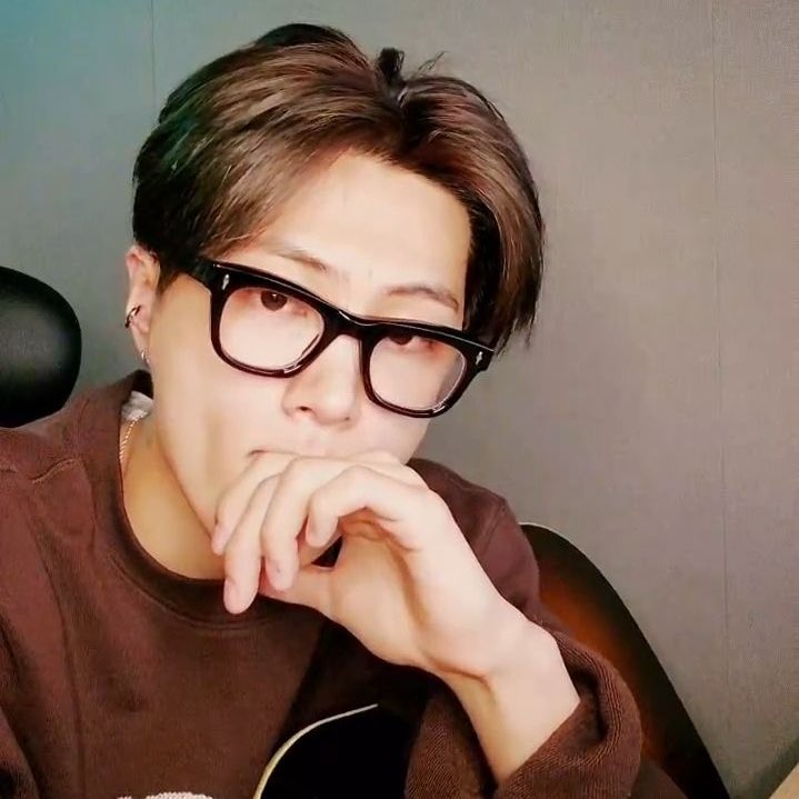 jaytodawon's tweet photo. #jaywonroommate series
Scent of Trouble
.
.
.
The first time Jungwon received something, Jay didn’t think much of it.
It was just a small coffee left on his desk in class, a sticky note on the lid with a simple Enjoy! and a smiley face. Jungwon had frowned at it, looked around in confusion, then shrugged and took a sip.
The next time, it was a protein bar. Then a keychain—small, shaped like a cat. And for some reason, that one made Jungwon smile a little when he clipped it onto his bag.
Jay only noticed because it was rare for Jungwon to look so openly pleased over something so small. He didn’t mean to stare when Jungwon examined the keychain, flipping it between his fingers, lips quirking slightly at the edges. He also didn’t mean to feel something off in his chest when Jungwon started looking forward to these little surprises.
At first, he told himself it didn’t matter. Let Jungwon have his little admirer. What did it have to do with Jay?
But then Jungwon started getting snacks. And that was when Jay got petty. For no logical reason at all.
“Oh, was this yours?” Jay asked one evening, casually biting into a chocolate covered biscuit.
Jungwon, freshly showered and ready to enjoy his own snack, stopped in the doorway. “Are you serious?”
Jay glanced at the half eaten biscuit, then at Jungwon. “My bad.”
Jungwon groaned. “That was mine.”
Jay shrugged, licking a crumb off his thumb. “Looked unclaimed.”
“It was on my desk.” Jungwon hissed.
“Should’ve put your name on it.” Jay smirked.
Jungwon narrowed his eyes. “You don’t even like sweets.”
Jay didn’t look up. “Guess I do now.”
And that was how it started. Every time Jungwon got a new snack, Jay somehow ended up eating it first. If Jungwon put it in the fridge? Jay got to it before he could. If Jungwon left it in his room? Jay would pass by and oh-so-casually grab it on his way out.
Jungwon complained. A lot. But Jay never gave him an actual answer, and eventually, Jungwon just stopped bringing it up—though Jay noticed he started carrying some of the snacks with him instead.