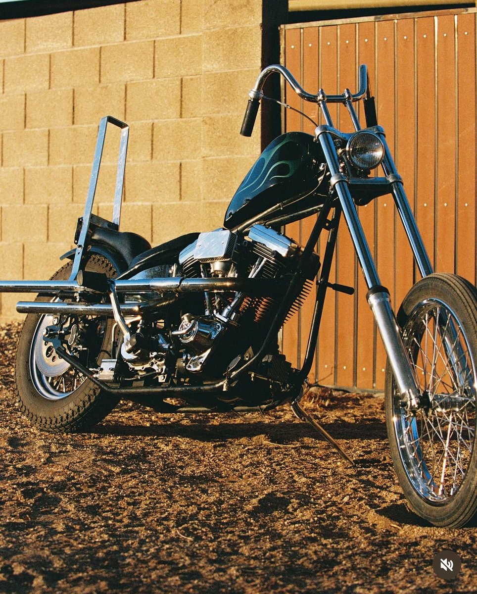 LowbrowCustoms's tweet photo. Pretty slick looking Evo Chop from @chrischeny #choppershit #evochoppers #bigtwin #bigtwinchoppers #buildsomething #chopitbuilditrideit https://t.co/JEYDT13xmM