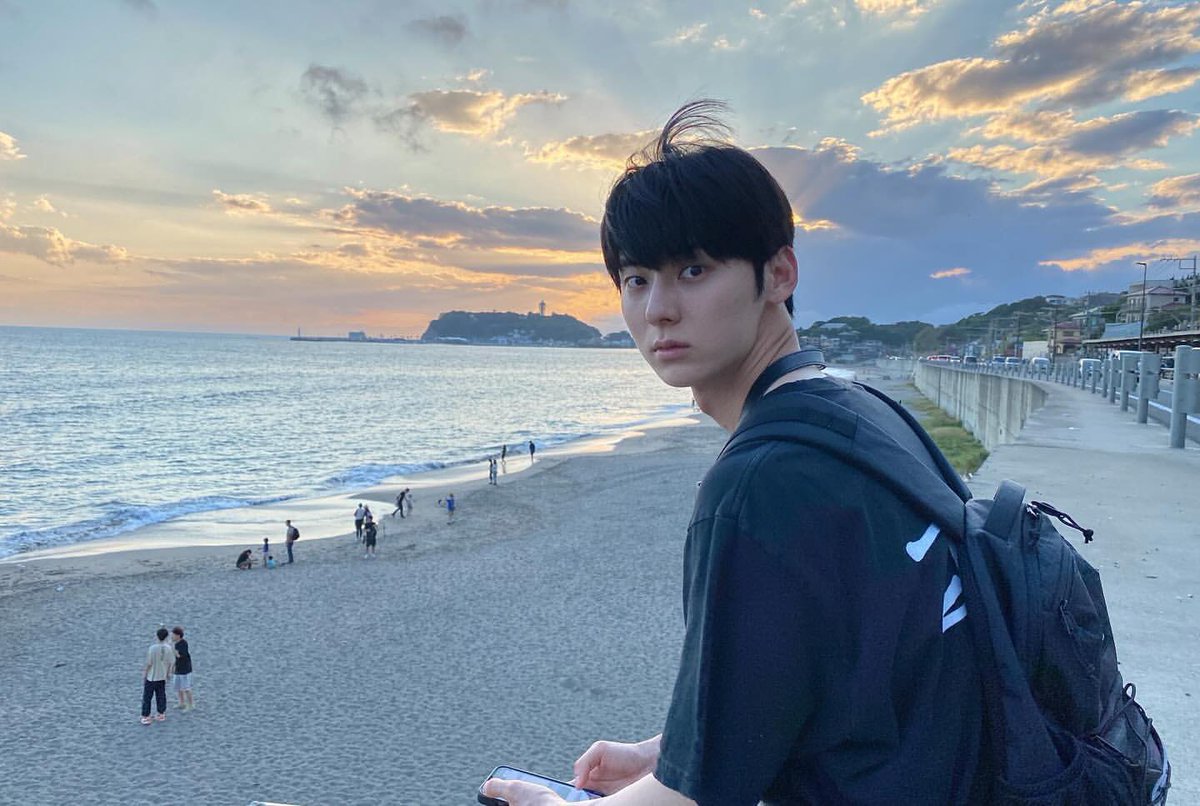 optimusempress's tweet photo. the slice of life drama potential in these minhyun pics... https://t.co/kgxV3nrp9E