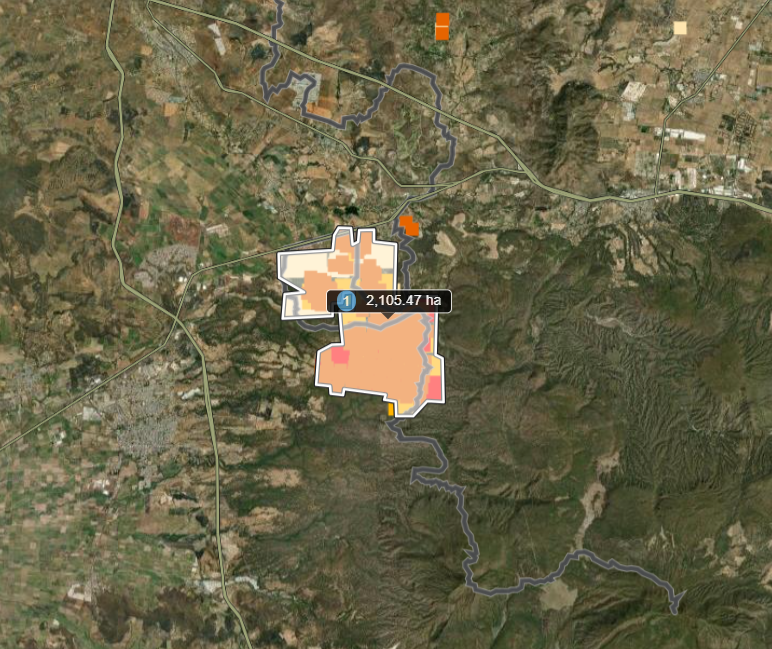 AnilloPrimavera's tweet photo. Amanecemos con un estimado de 2,106 hectáreas afectadas por el incendio, de acuerdo con FIRMS de la NASA. El área corresponde al entorno del fraccionamiento El Roble, donde se construyenron casas al interior del ANP Bosque La Primavera https://t.co/KV7ZX37qtx