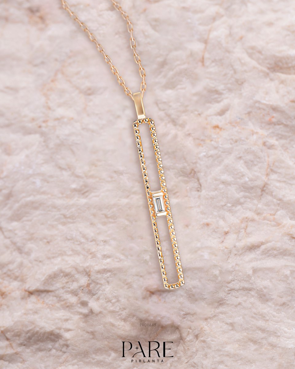 Sıcak ve göz alıcı bir dokunuş…
Klasik ve modern çizgilerin buluştuğu kolyelerimizle tarzınızı tamamlayın! ✨

Baget Pırlanta Kolye - PR01445

parepirlanta.com

#parepırlanta #altınkolye #pırlantakolyemodelleri #benimgibizarif