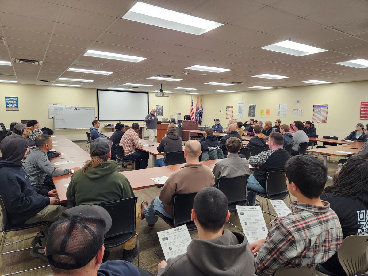Met with dozens of students in the manufacturing classes at BOCES 2 CWD. Discussed career and apprenticeship opportunities at advanced manufacturing companies throughout the region!
#RTMA #Apprenticeship #FLYAP #Manufacturing #RochesterNY