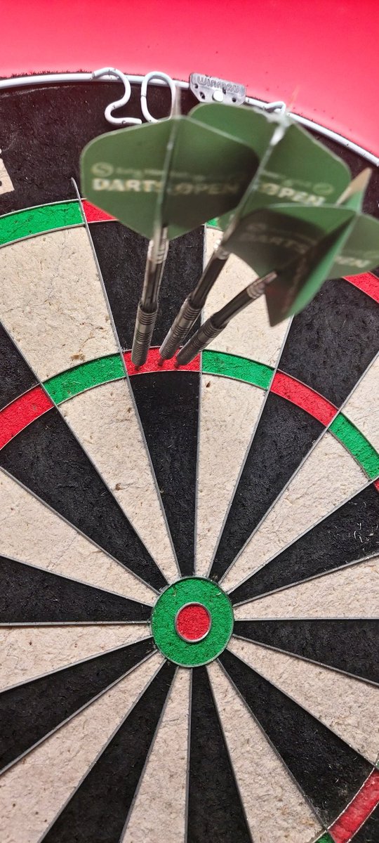 Played darts for 5 minutes. 2 180s and a bullseye off my knees on the 3rd dart. Not lost it 🤣