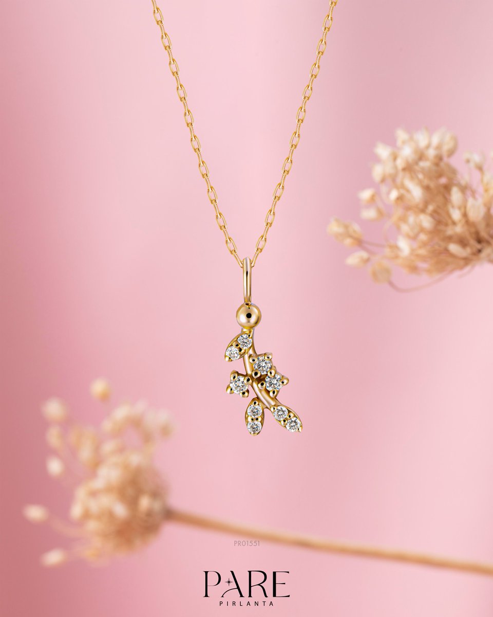 Sofistike ve zamansız…

Altının zenginliği ve pırlantanın zarafetinin bir araya geldiği koleksiyonumuz, stilinize asil bir dokunuş katmak için tasarlandı.

Pırlanta Yaprak Kolye - PR01551

parepirlanta.com

#parepırlanta #pırlanta #altınşıklık #gözalıcızarafet #kolye