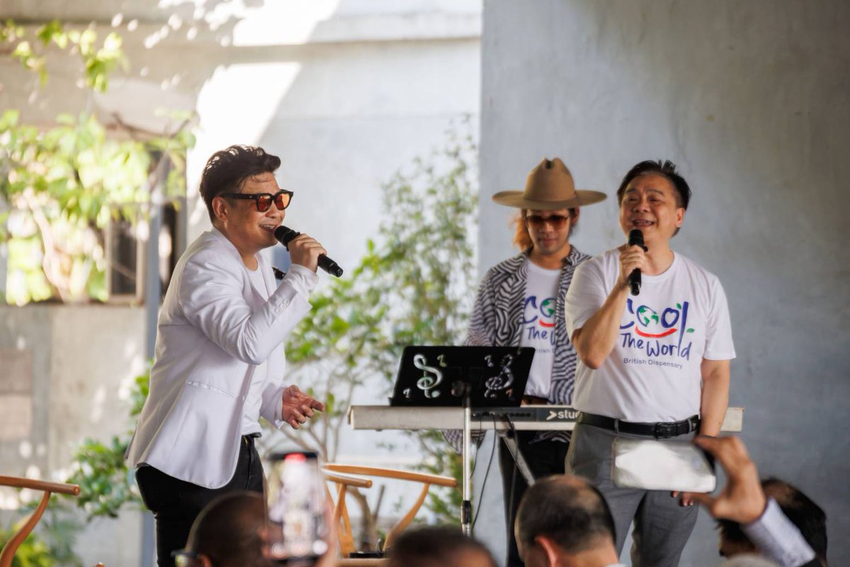 otpcnews's tweet photo. เจ PREM เปรม เทพหัสดิน ณ อยุธยา เปิดตัว Cool The World Extreme Dream :  Mission – Cool The World ภารกิจพิชิตโลกเดือด หวังต่อยอดให้คนเห็นคุณค่าของการดูแลสิ่งแวดล้อม

#Prem #CoolTheWorld 
#CoolTheWorldExdream
#SnakeBrand

ผ่านพ้นไปแล้วสำหรับงาน เปิดตัวกิจกรรมใหม่สุด Extreme ของ Cool The World กับการเปิดตัว Cool The World Extreme Dream :  Mission – Cool The World ภารกิจพิชิตโลกเดือด ปั่น วิ่ง เดิน รอบโลก โดยเจ PREM เปรม เทพหัสดิน ณ อยุธยา  CSR Brand Ambassador ของโครงการ พร้อมออกไปบันทึกภาพ สำรวจ และไปดูวิถีชีวิตของคนในประเทศต่าง ๆ พร้อมนำเสนอมุมมองด้านส่งแวดล้อมให้เราได้ดูผ่านช่องทางโซเชียลมีเดียของ Cool The World บรรยากาศภายในงานเต็มไปด้วยความอบอุ่น  ความประทับใจ ณ หอจดหมายเหตุพุทธทาส อินทปัญโญ (สวนโมกข์ กรุงเทพฯ) เมื่อวันที่ 6 มีนาคม ที่ผ่านมา

อ่านข่าวเพิ่มเติมได้ที่ https://t.co/74QFbgjwzn