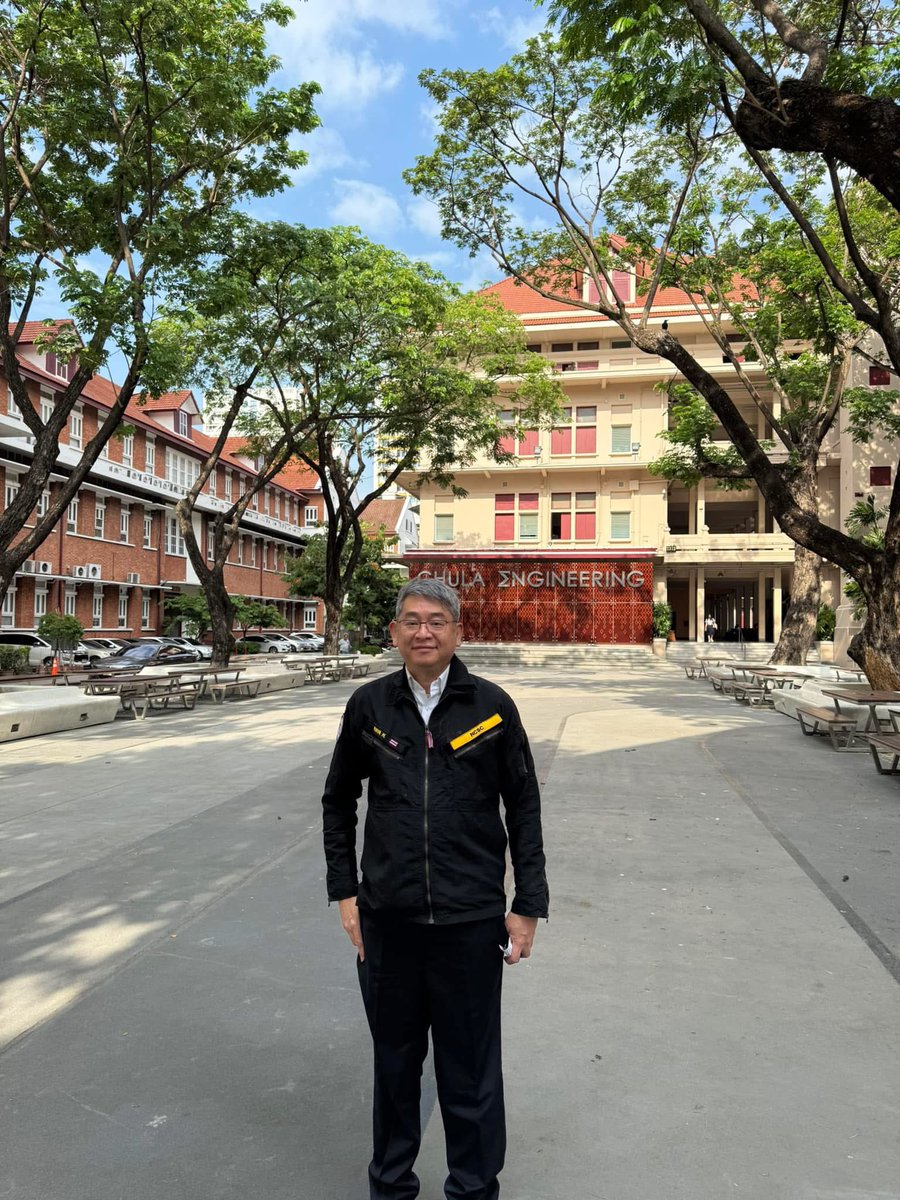 เช้านี้มาสอนคาบที่ 4 จาก 15 คาบ วิชา Cybersecurity - ISC2 Certified in Cybersecurity (CC) สำหรับนิสิตปีสองเทอมสอง CEDT และเป็น Free Elective ให้นิสิตคณะอื่นมาลงลงทะเบียนเรียนด้วย นิสิตเข้าเรียนกันอย่างหนาแน่นอบอุ่น อาจารย์ก็มีกำลังใจในการสอนไปด้วยครับผม 🙂