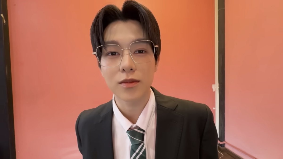 merrykriskmarc's tweet photo. 💬 คือวันนี้เรามาในแว่นคู่ปะ
กิต : ปกติมีแว่นอยู่แล้ว
💬 คือไม่ได้ใส่มาคู่อะไร
กิต : เปล่า ใส่อยู่ปกติ พี่สไตลิสต์เขาทำให้

💬 พี่ภพค้าบ วันนี้เรามาในลุคแว่นคู่หรือเปล่า หรือเรามีแว่นอยู่แล้ว
ภพ : 😃👍🏻
💬 เราแว่นคู่มั้ยวันนี้
ภพ : (ร้องเพลง)

ตัดจบทุกการจิ้น55555
#ppophs #krmjtc https://t.co/nUQ4MslUSR