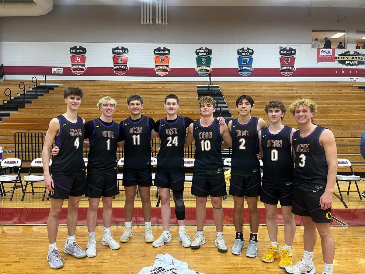 Thank you Seniors! #oconpride #Family 💪🏽🏀💜