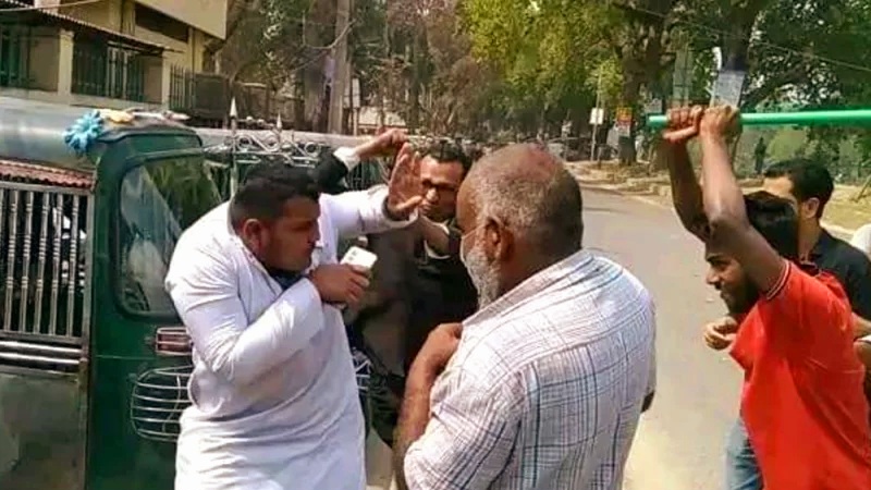 জামালপুরে আদালত প্রাঙ্গণে ছাত্র-আইনজীবীদের মধ্যে সংঘর্ষ, আহত ৮