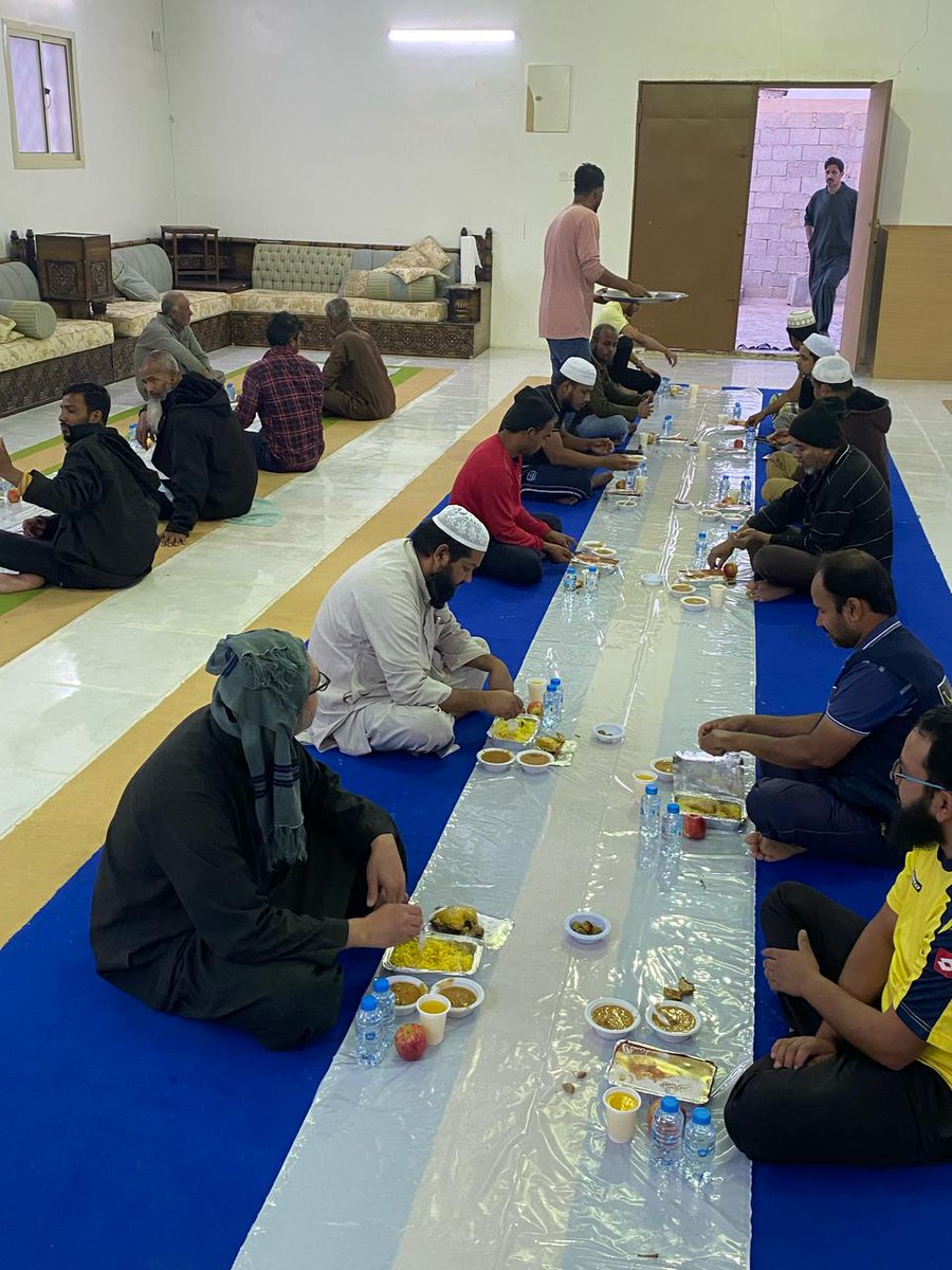 تم اليوم إستقبال وجبات من الأهالي مشكورين مأجورين في سفرة إفطار الصائمين فهنيئاً لهم هذا الأجر العظيم ولا ننسى أن من فطر صائماً كان له مثل أجره ..