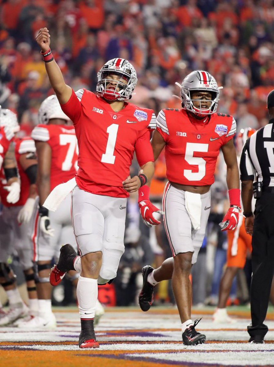 DraftKings's tweet photo. @NFL @RapSheet @TomPelissero Justin Fields to Garrett Wilson again 🔥 https://t.co/kXRP4yYnPh
