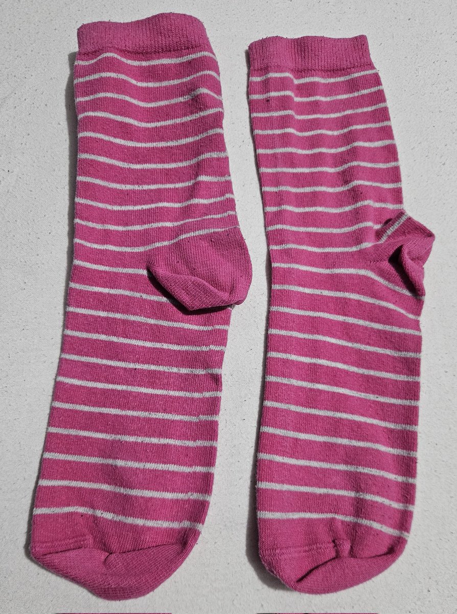 TodaySocks's tweet photo. Shockingly pink tonight #Socks #LovePink 😍🩷 https://t.co/LndwtveGyA