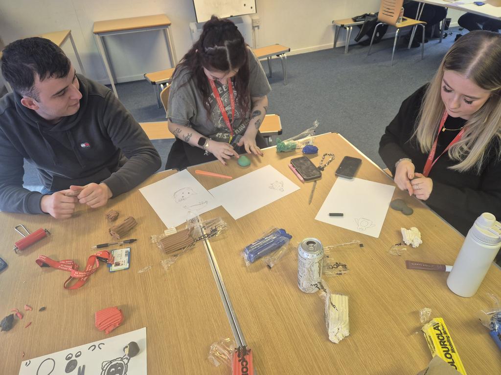 OneHelens's tweet photo. So much fun learning about the progression in clay modelling! Can you spot the greater depth artist? 👀 @HopeSchoolofEd #traintoteachlocally https://t.co/5P8poiLXNd