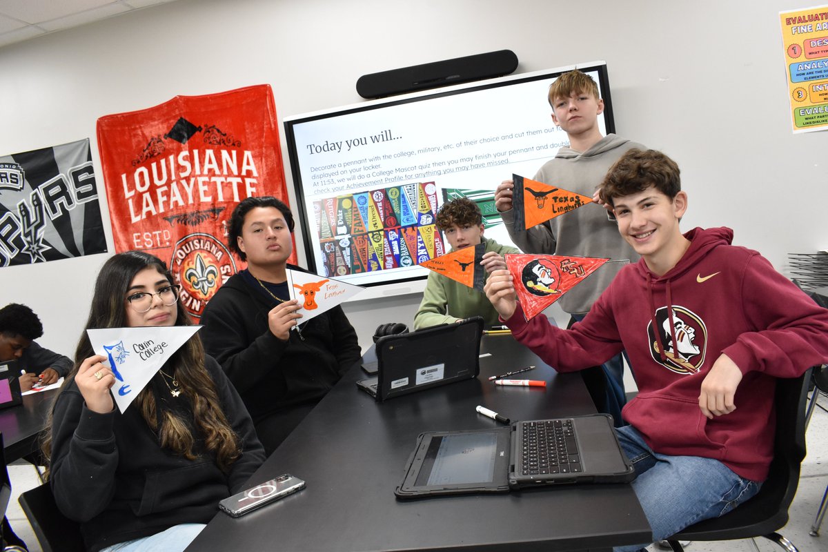 WylieISD's tweet photo. 🎓🎉 𝐈𝐭'𝐬 𝐂𝐨𝐥𝐥𝐞𝐠𝐞 𝐖𝐞𝐞𝐤!
McMillan got their game face on with Guess the Mascot, and created pennant flags. At Draper, students showed off their school spirit by posing with a fun College Week backdrop!
#CollegeWeek
#GenerationTexasWeek https://t.co/rhgHeY5l6r