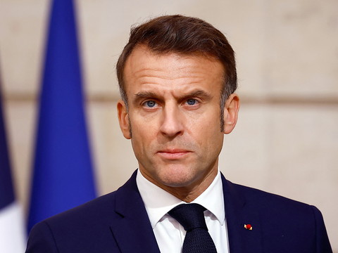 Le 5 mars appelait aux réarmements face à la Russie et aux États-Unis..
Quelques jours après, on apprend que LMB aerospace, fleuron français est sur le point d'être racheté par les USA..
Le roi des hypocrites.
#Facealinfo