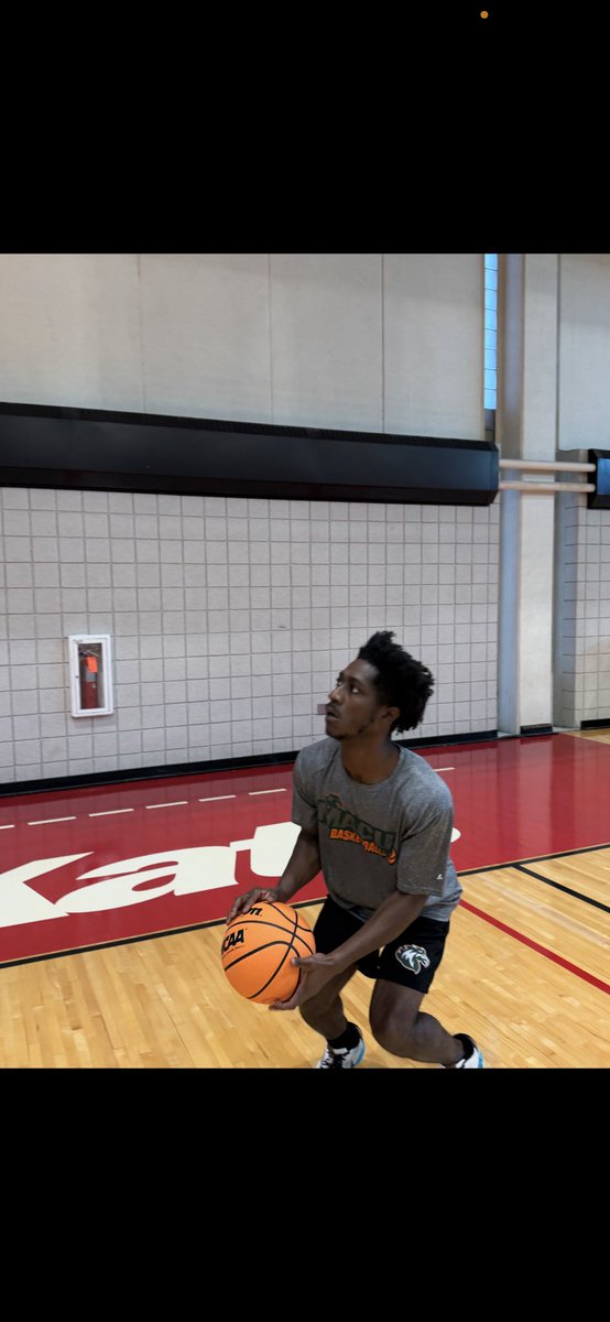 Mid Atlantic Christian University Men’s Basketball (@macumustangsmbb) on Twitter photo 