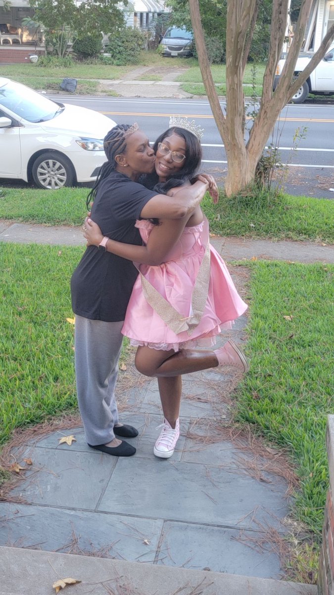 FrantasiaXo's tweet image. Just laid my auntie mom to rest 💔