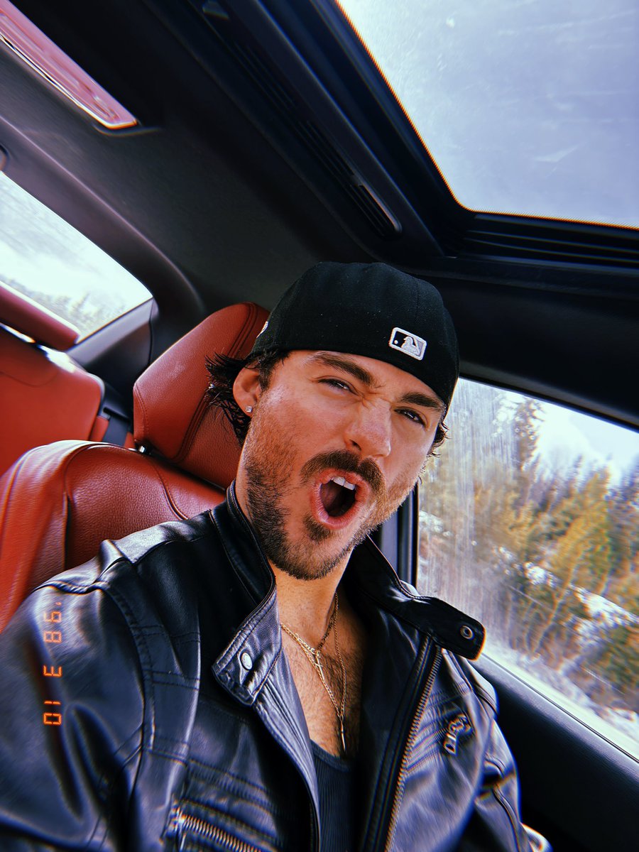 KingHurcules16's tweet image. Fuvkkk I look good today