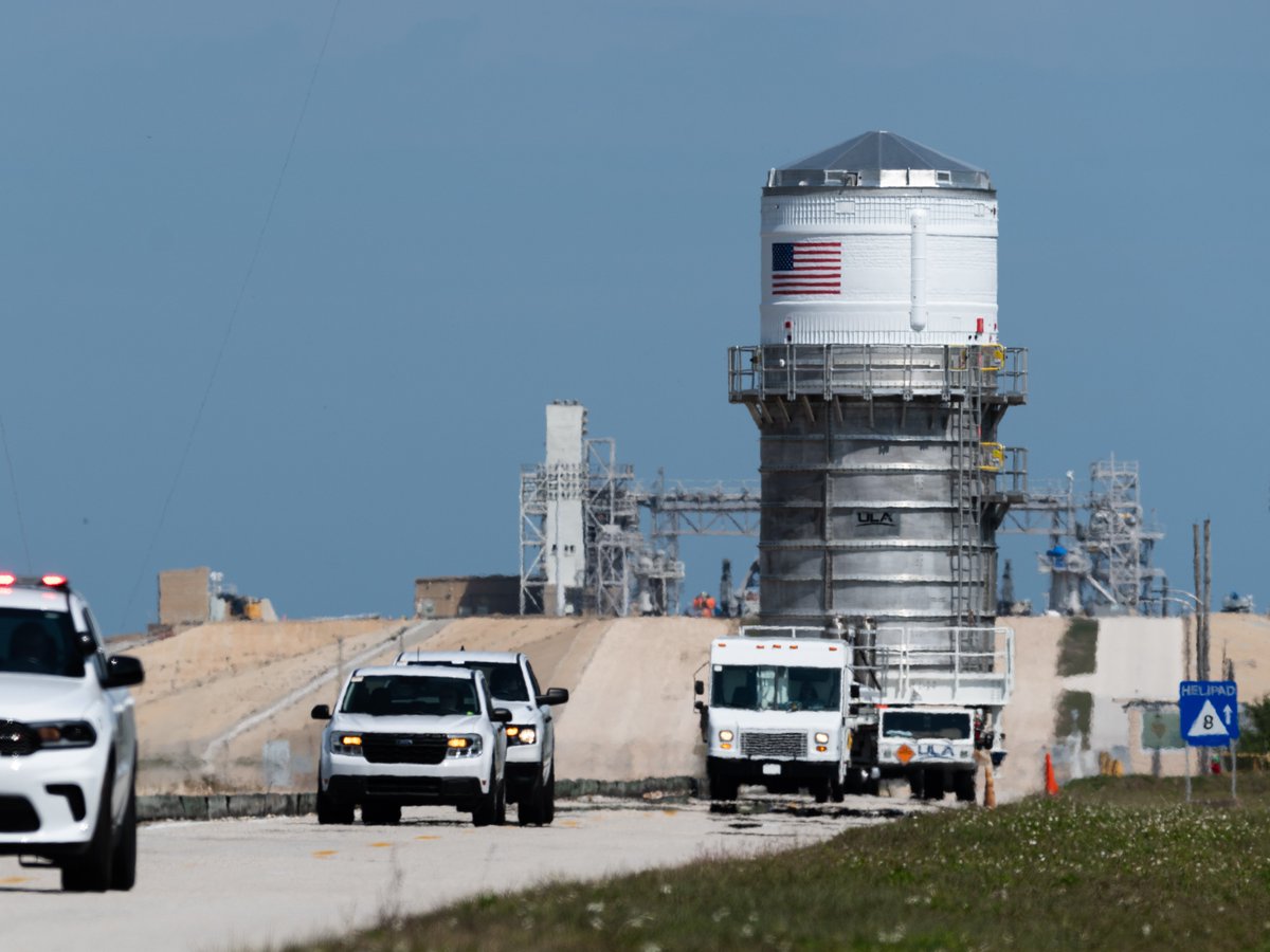 NASAGroundSys's tweet photo. Over the weekend, the interim cryogenic propulsion stage (ICPS) for the @NASAArtemis II mission arrived at @NASAKennedy! Teams delivered the stage to the Multi-Payload Processing Facility from United Launch Alliance’s Delta Operations Center at neighboring Cape Canaveral Space Force Station.

Read more about the ICPS here: https://t.co/QxAriYTtrD