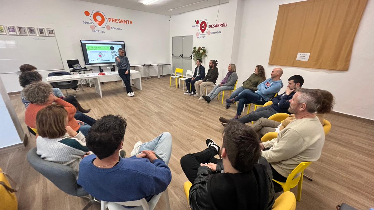 Un ratito conversando con los amigos del <a href="/CEAMarMenor/">CEA Mar Menor</a> sobre #metodologíasactivas #neurociencia y #dua.
Un centro que se está transformando en un centro de aprendizaje para el siglo XXI,  gracias al trabajo de un gran equipo liderado por mi amigo <a href="/RiquelmePaco/">Francisco Riquelme Mellado 🎓</a> #auladelfuturo #adf