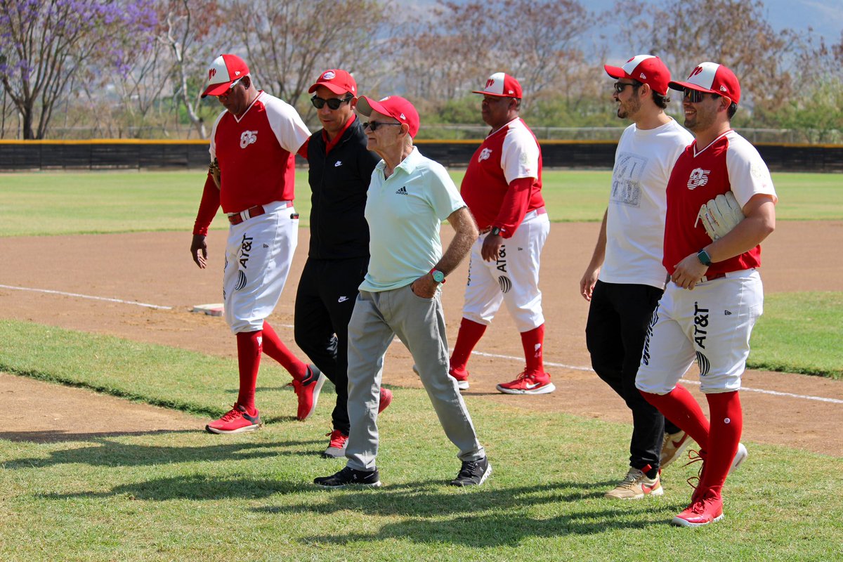 Academia AHH tweet media