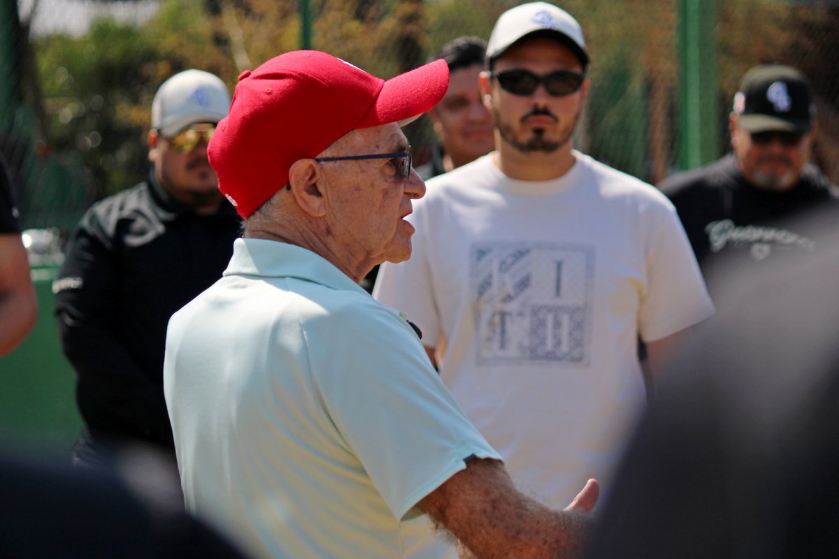 Academia AHH tweet media