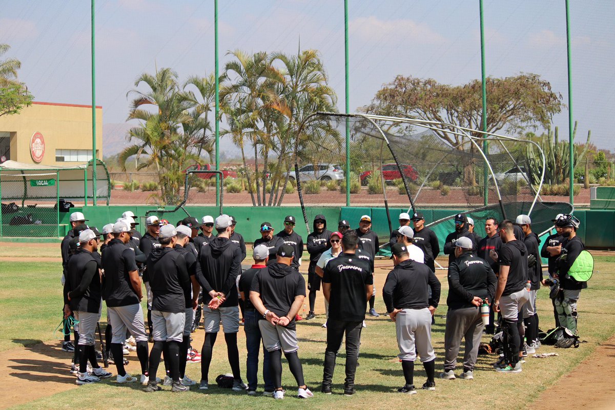 Academia AHH tweet media