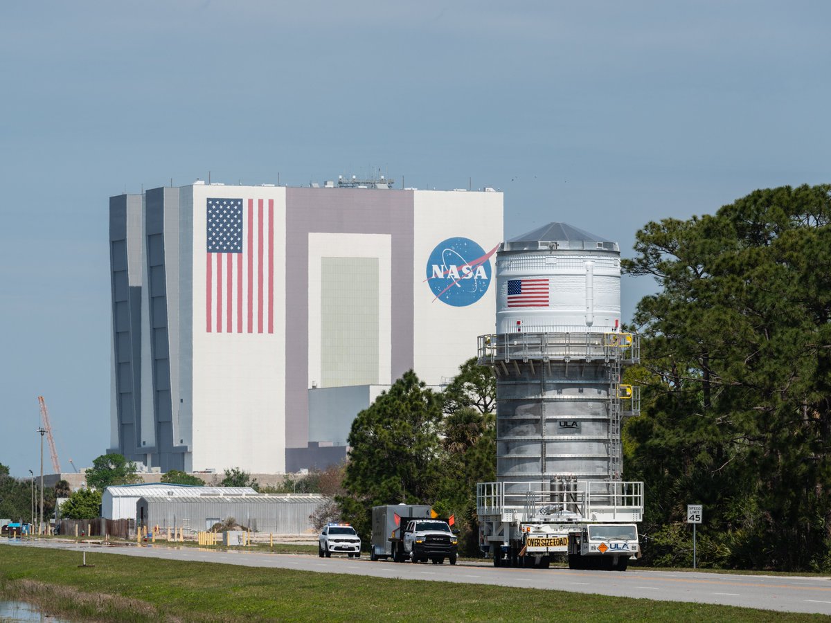 NASAGroundSys's tweet photo. Over the weekend, the interim cryogenic propulsion stage (ICPS) for the @NASAArtemis II mission arrived at @NASAKennedy! Teams delivered the stage to the Multi-Payload Processing Facility from United Launch Alliance’s Delta Operations Center at neighboring Cape Canaveral Space Force Station.

Read more about the ICPS here: https://t.co/QxAriYTtrD