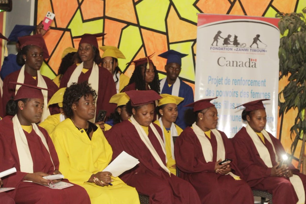 AmbCanHaiti's tweet photo. Cette année, nous avons travaillé avec la Fondation Zanmi Timoun  pour autonomiser les femmes et filles en renforcant leurs capacités dans la mise en place d'activités économiques génératrices de revenus. 

 Femmes autonomes = communautés fortes!

#ODD5 #ÉgalitéDesGenres https://t.co/3rmHJyBQma