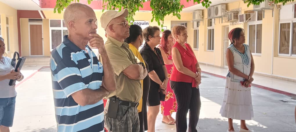 Con el lema " Por Cuba, juntos creamos" , se realiza la convocatoria al 1ro de Mayo en este 2025 en la sede del #GobiernoProvincial de #HolguinSi.