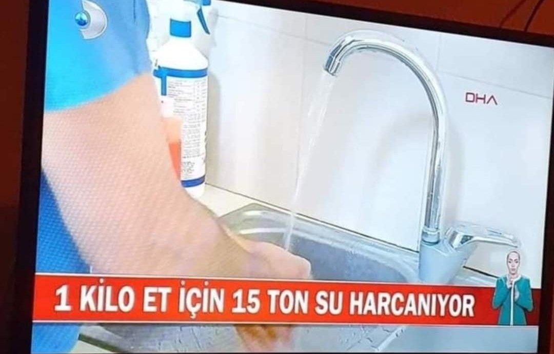Önce eti pahalandırdılar. Yavaş yavaş halk yememeye alıştı. 
İklim kanunu sonrası sadece seçkinler yiyecek eti.
#TehlikeGeliyor
#karakanunui̇mzalama
Yalanınız batsın. 1 kilo et için 15 ton su gidiyormuş.
İnsanları daha iyi gütmek için et yemelerini istemiyorlar.
Vitaminsiz kalmış