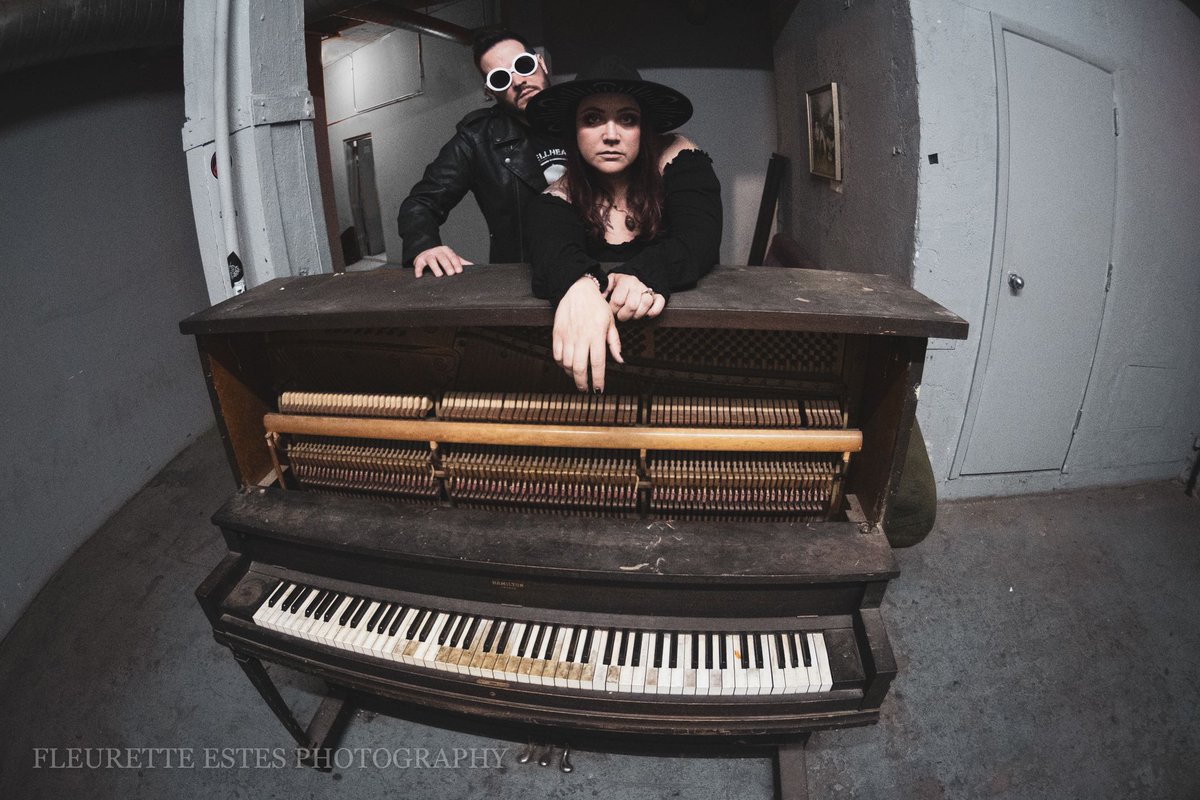 BeInTheLoopChi's tweet photo. Chicago’s Own: @BELLHEADband Announced Highly Anticipated Releases And Tour To Kick Off 2025. #bellhead #ivanrussia #karenrigheimerschock #threats #reggiesrockclub #ChicagosOwn #darkwave #fleuretteestesphotography
(link in comments) https://t.co/k2BuC3Rhyc