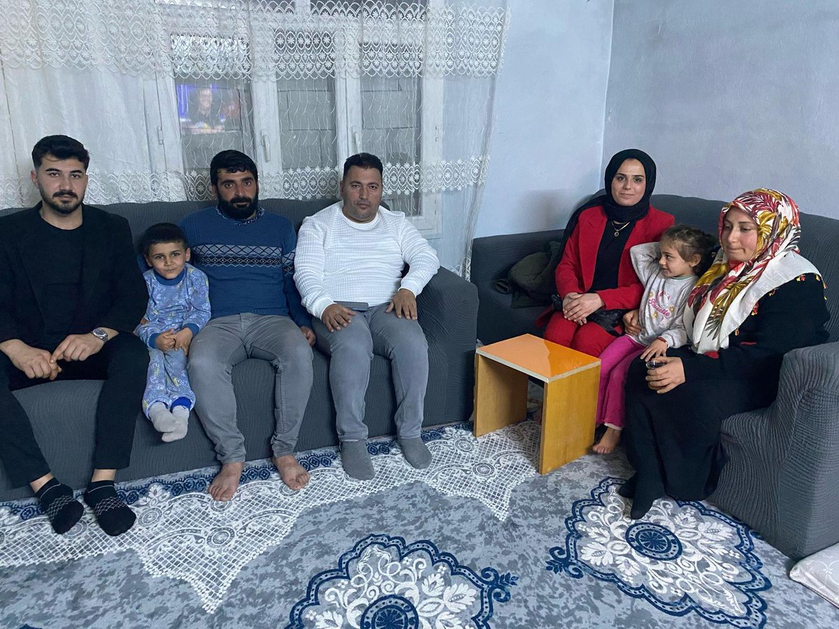 📍 Gönül Sofralarında buluşuyoruz. 
1)Ramazan ayının bereketiyle hemşehrilerimizin gönül sofralarına misafir oluyoruz.Bizleri sofralarına ortak eden, muhabbetleriyle ısıtan hemşehrilerimize teşekkür ediyoruz.Birliğimiz ve beraberliğimiz daim olsun.
<a href="/avmehmetakgun/">Mehmet Akgün</a>
<a href="/milhamigunbegi/">M.İlhami GÜNBEGİ</a>