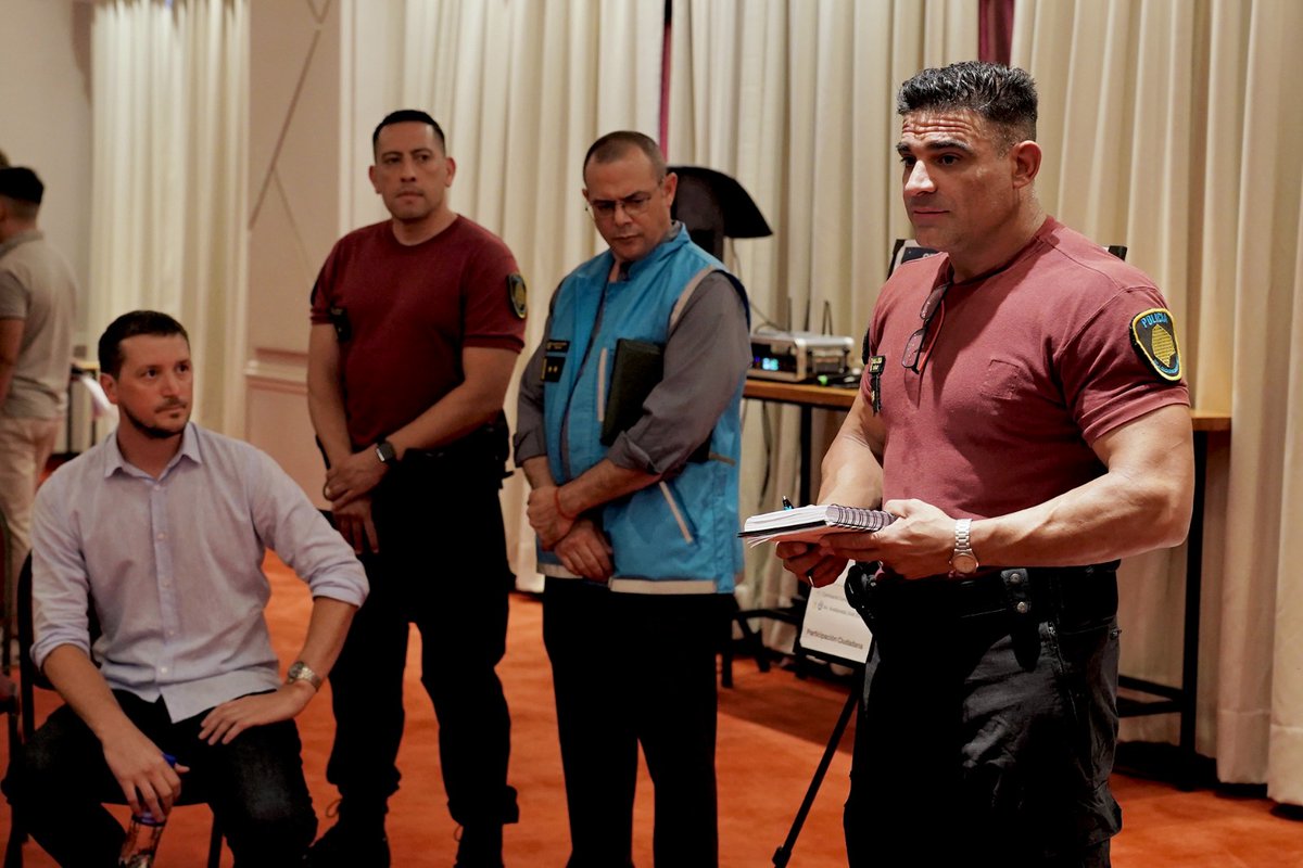 cesartorresok's tweet photo. Trabajamos con decisión para enfrentar la inseguridad y queremos escucharte. A través de la iniciativa Seguridad en tu Barrio, abrimos un espacio de diálogo para que nos cuentes qué pasa en tu zona. El encuentro se realiza en 16 puntos de la Ciudad, estableciendo grupos de trabajo por cada comuna y cada comisaría. 

📍Jueves 13
Participá de las mesas en cada barrio y sumá tu voz para seguir mejorando. 

🔗 Anotate acá 👇🏼👇🏼👇🏼👇🏼
 https://t.co/YpsFpfJ4oO