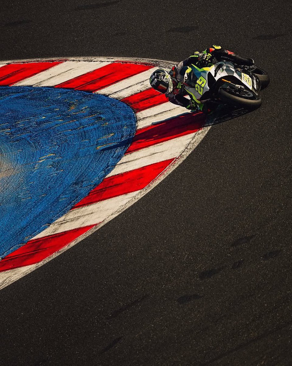 andreaiannone29's tweet photo. Misano 📸 
#maniac #ai29 https://t.co/DxlfKjgIn6