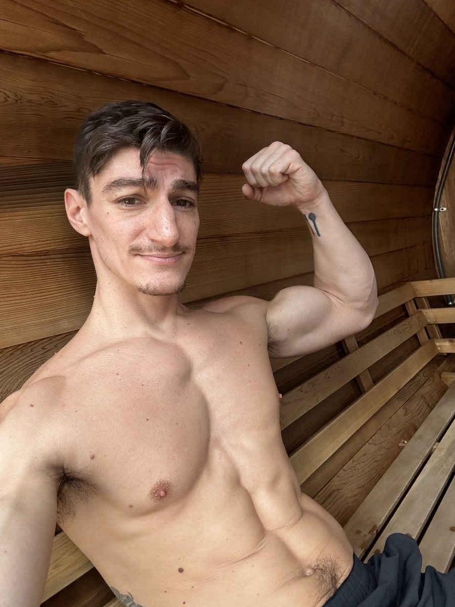 aidenXXXward's tweet photo. I think this bulk is bulking. I can’t thank my trainers enough for the motivation and drive they have given me over the last 7 months. https://t.co/DAOOqriq7W