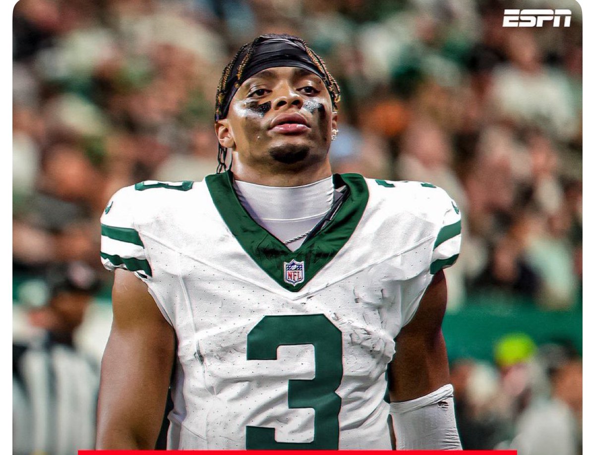 victorgreen2121's tweet image. Hey Jets Nation. What do you think about your new future quarterback? You like or you don’t?